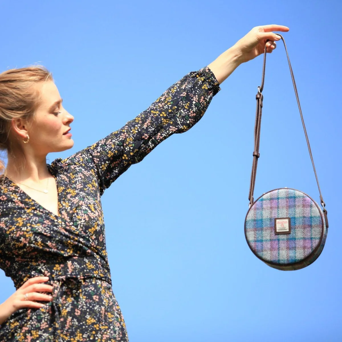 Scottish Harris Tweed Bannock Round Shoulder Bag – Authentic Wool Tartan Crossbody Purse - Image 5 | Caelmoon